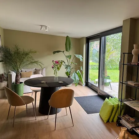 לינה וארוחת בוקר De Meije 4*